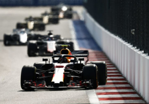 VIDEO: Alle inhaalacties van Max Verstappen in Rusland
