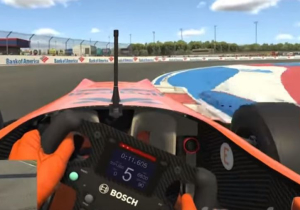 Max Verstappen verpulvert online baanrecord met bloedstollend rondje