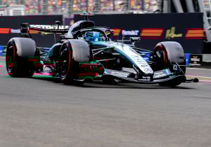 Russell maakt favorietenrol waar en pakt eerste pole postion van 2026: 'Auto kwam tot leven'