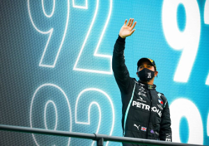 Wolff laconiek over contract Hamilton: "Zouden de fabrieken verkopen voor zijn salaris"