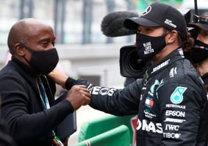 Vader Hamilton heeft alle vertrouwen in titelkansen Lewis: 'Ik ben altijd optimistisch'