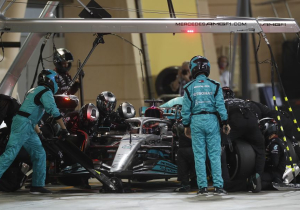 Mercedes "working day and night" as Hamilton goes skydiving - GPFans F1 Recap