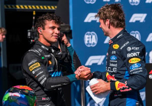 FIA ziet momentje Verstappen die chicane afsnijdt door de vingers