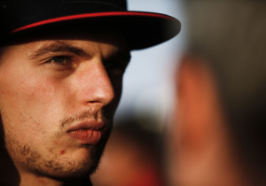 Verstappen furieus: 'Vettel en Ricciardo verneukten mijn run!'