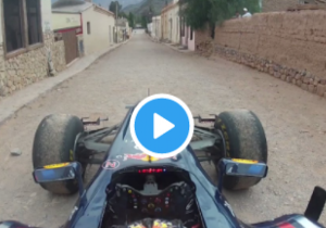 VIDEO: Neel Jani racet met een F1-auto over de markt in Argentinië