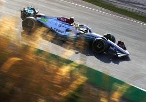 Hamilton zorgt voor paniek in pitstraat door wegvliegend label vlak voor Dutch GP