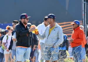 Voorzitster vrouwelijke Formule 1-fanclub uit zorgen: "Het zuipen is een heel groot probleem"