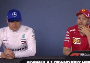 VIDEO: Valtteri Bottas zat te slapen in de persconferentie