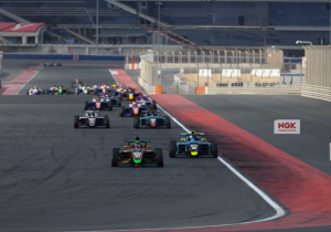 F4-coureur ontsnapt aan zware verwondingen na mega-klapper: "Moet de halo bedanken"