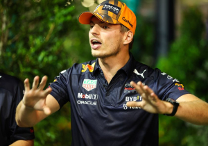 Verstappen verliest zelfbeheersing na afbreken rondje: "What the f*ck zeggen jullie?"