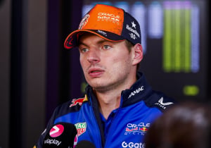 Verstappen zendt bericht naar Red Bull: "Russell zal wel weer lopen huilen"