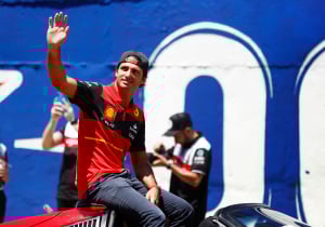 Sainz continúa con problemas que ajustará Ferrari