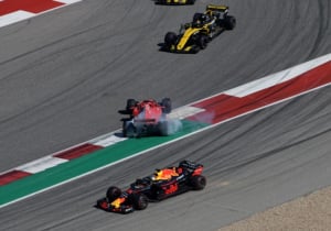 Vettel isn't 'erratic' - Ricciardo