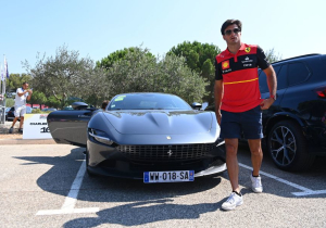 In beeld: coureurs arriveren op het snikhete Circuit Paul Ricard in Frankrijk