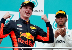 Verstappen: "Feestje? Vliegen vanavond al naar Japan, dus breken het vliegtuig wel af"