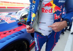 Verstappen-AMG herstelt zich van crash met pole voor Race 2 'dankzij onderbroek van Max'