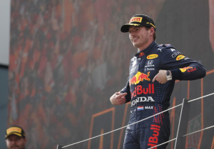 Verstappen verbaasd over snelheid RB16B: "Weet niet wat ik ervan moet maken"