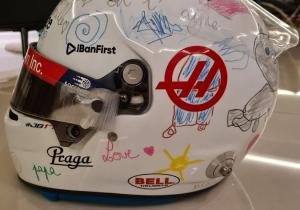 Grosjean kids, Williams founders and Ferrari love - tribute helmets abound in Abu Dhabi