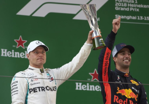 Mercedes: 'Ricciardo laten schieten voor Bottas'