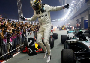 Hamilton over de actie van Vettel: 'Hij kon Verstappen en Kimi misschien niet zien'