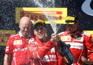 Vettel: "Ik had mijn handen vol aan stuurprobleem"