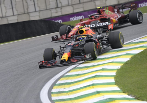 Slechte start Verstappen had effect op Pérez: "Daarom kon de Ferrari langszij komen"