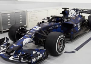 IN BEELD: Daniel Ricciardo maakt de eerste meters met de RB14 op Silverstone