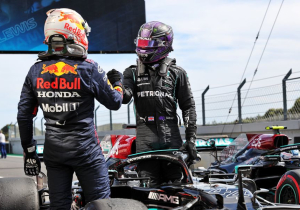 Manager Verstappen: 'Hoop dat Hamilton en Verstappen een keer in hetzelfde team zitten'