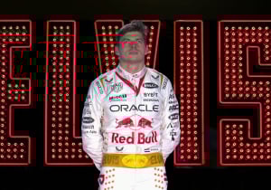 'Viva Las Vegas' - Verstappen sings Elvis Presley classic in iconic outfit
