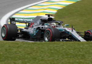 Wolff: 'Hamilton dreigde eindstreep niet te halen wegens enorm motorprobleem'
