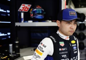 Iwasa rijdt in VT1 in RB22 van Verstappen: 'Meteen aan de bak'