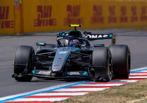 Antonelli pakt pole op Silverstone, Russell vierde ondanks crash en Hadjar verslaat Verstappen