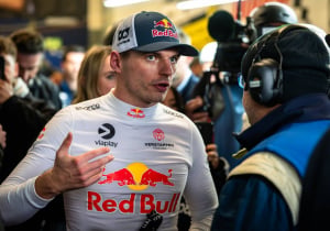 VIDEO | Max Verstappen nam risico's op Nürburgring: 'Maar maakte maar één fout'