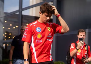 Zieke Leclerc kon niet drinken door blunder Ferrari: "Al mijn kracht voor milliliter drinken'