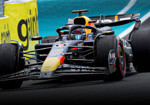 Rode vlag maakt einde aan eerste vrije training Miami: Piastri het snelst, Verstappen op drie