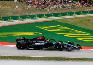 Drukte bij wedstrijdleiding: vier coureurs raken elkaar tijdens derde vrije training