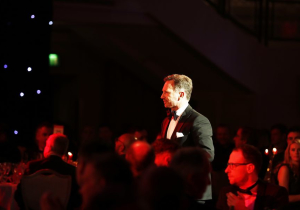 Horner pide más apoyo al director de carrera