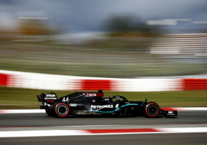 Hamilton's medium tyre call would have been "a big gamble"  - Wolff