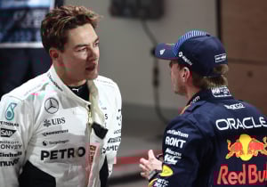 Russell haalt uit naar familie Verstappen: "Ze manipuleren de boel graag"