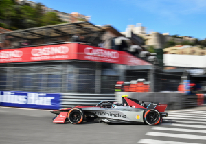 Nyck de Vries schaart zich achter Frijns: ‘Manier van racen die ik niet goed ken'