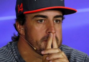Fernando Alonso en Lewis Hamilton schuiven aan op de persconferentie