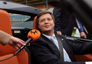 Oud-premier Balkenende maakt zich geen zorgen over Verstappen: "Wel over zijn auto"