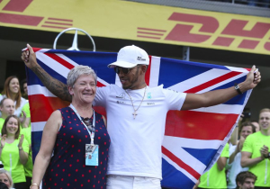 Het familieportret van Lewis Hamilton