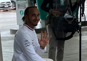 'Maleisische man verkoopt krukje waar Hamilton op zat voor 630 euro'