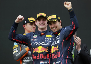 Verstappen y Pérez reciben la bienvenida de héroes de Red Bull