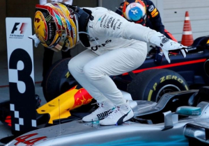 Lewis Hamilton: 'Hoop dat McLaren weer succesvol wordt'