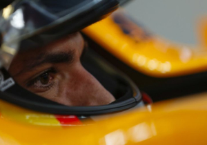 Sainz: "Ik kan met Norris beter door één deur dan met Verstappen"