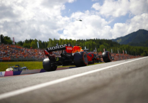 Verstappen geniet van fans in Oostenrijk: "Zelfs vóór Q1 waren ze al aan het hossen"