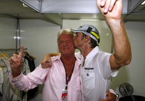 Disney+ enseña las primer imágenes de  “Brawn: La historia imposible de Fórmula 1”