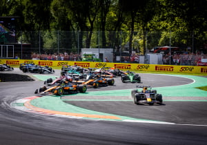 McLaren neemt controversiële beslissing, Verstappen wint in Monza | GPFans Race Day